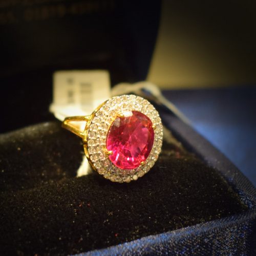 Lovely Stoned Round Finger Ring