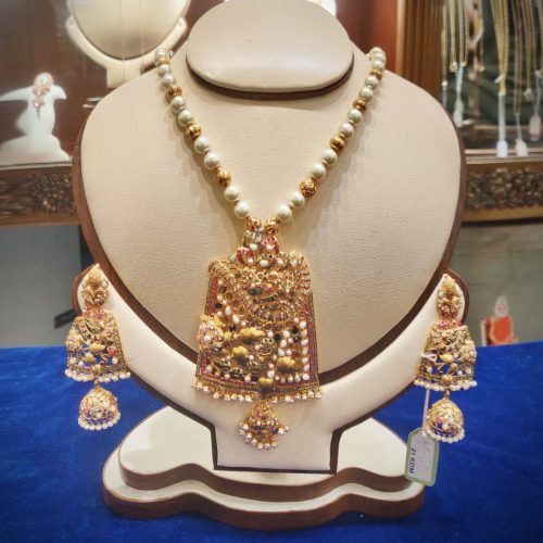 Uniquely Designed Pendant Jewelry Set